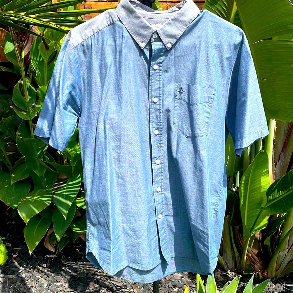 Volcom classic fit button down dress shirt